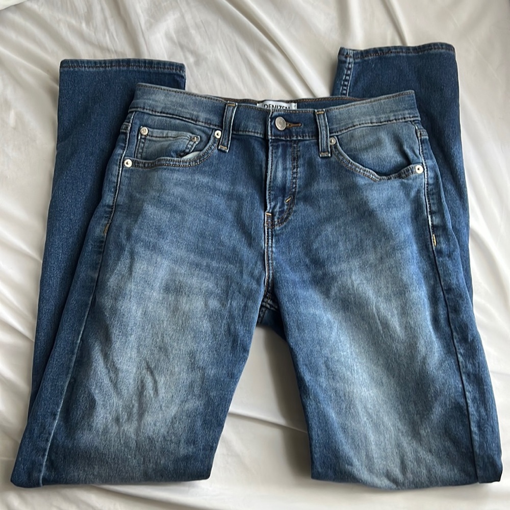 Levi’s Denizen 216 Slim Jeans